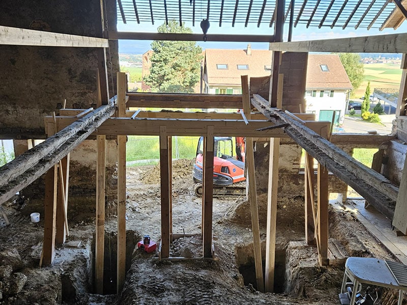 Étayage de charpente bois à Poliez-le-Grand